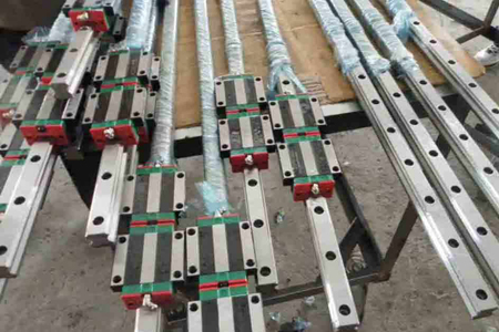 寬幅型滾珠直線導(dǎo)軌WE系列預(yù)壓力及潤(rùn)滑方式